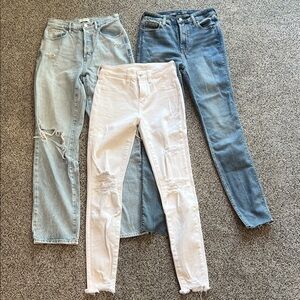 Set of Three Distressed Jeans in Blue and White